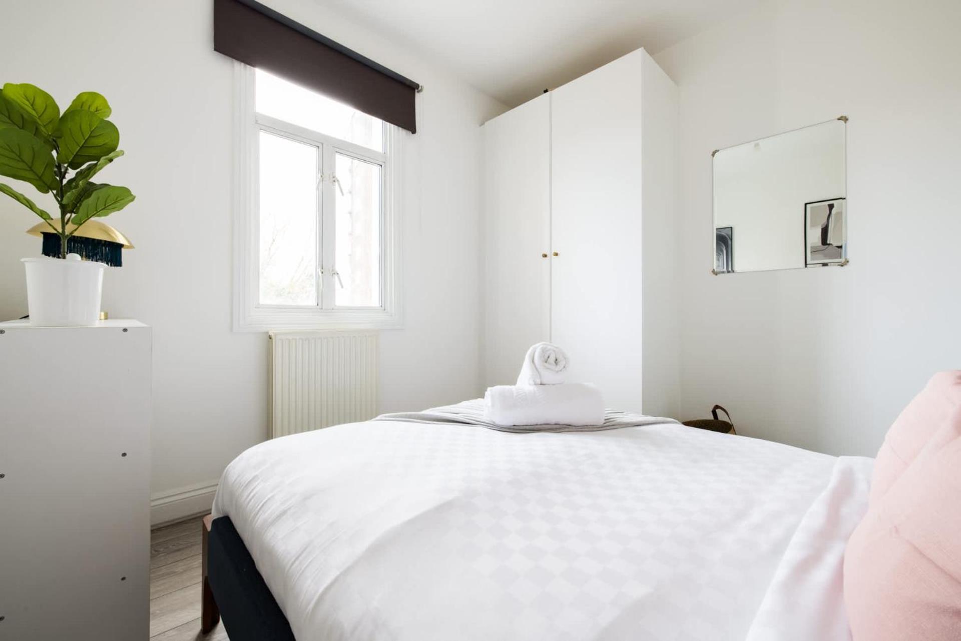 Lovely 1 Bedroom Flat - Shepherds Bush * Londra